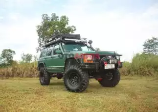 GALERI : Jeep Cherokee Sport Dimodifikasi Supaya Siap Offroad Kapan Saja