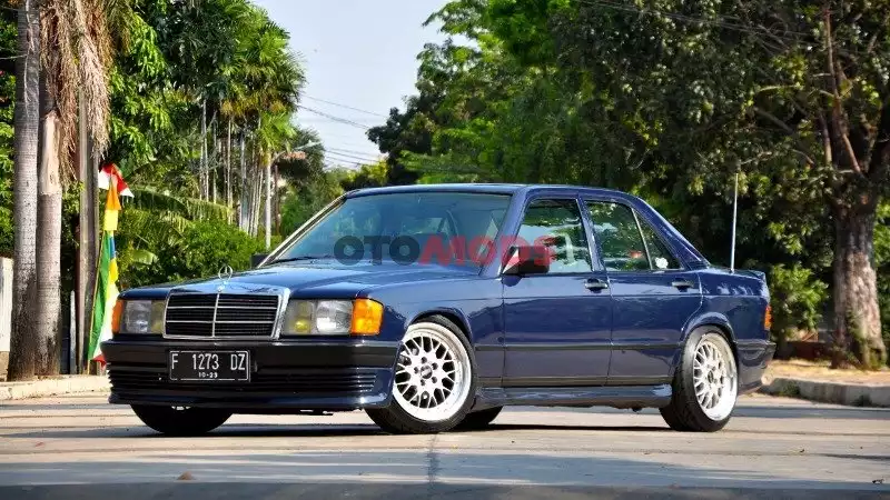 Modifikasi Mercedes-Benz 190E, pakai Aksesoris dari BBS!
