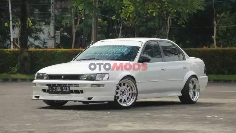 Modifikasi Toyota Great Corolla Ini Terinspirasi Dari Mobil Balap Toyota Team Indonesia