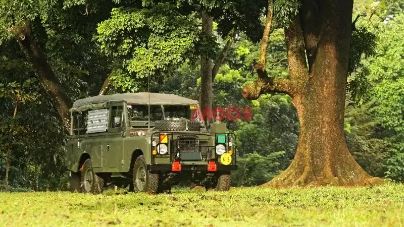 Nostalgia Masa Kecil Lewat Restorasi Land Rover Seri 3 Militer